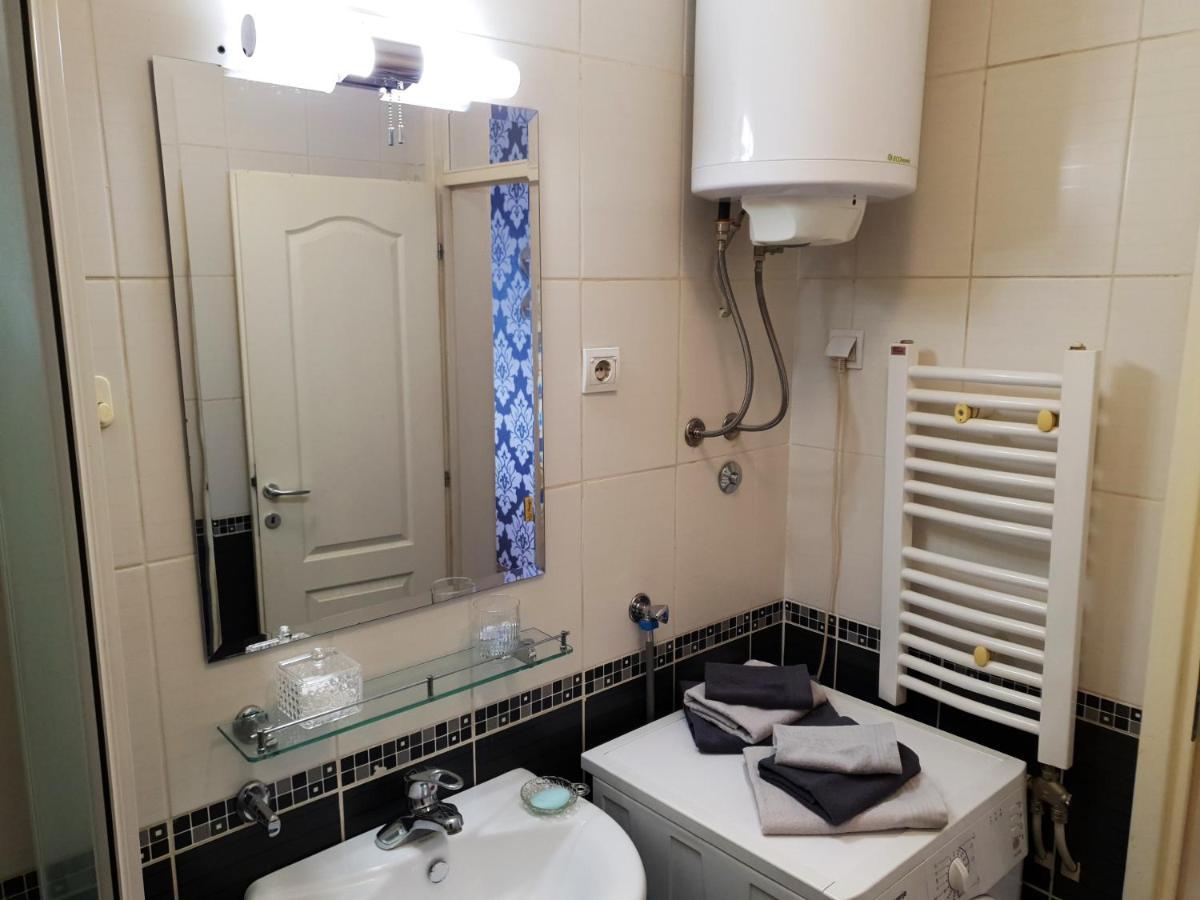 Apartman 64 - Besplatan Parking Za Goste Novi Sad Esterno foto